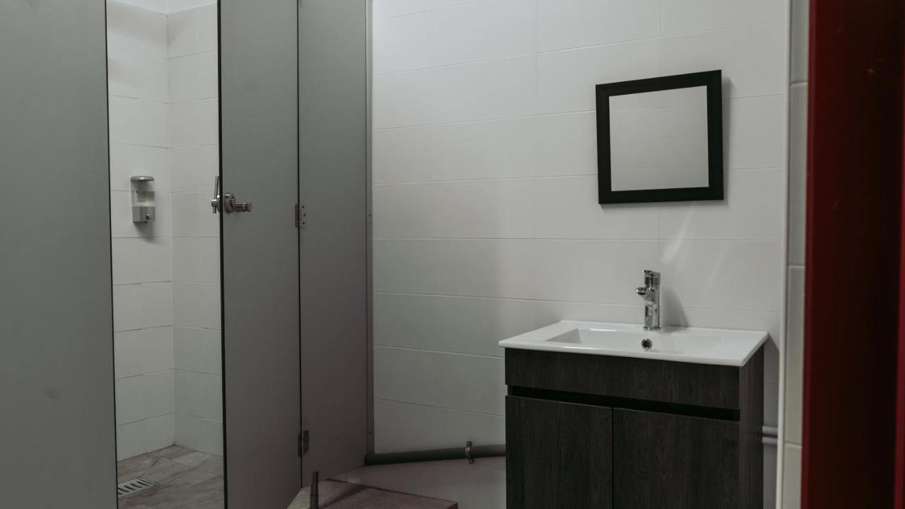 Хостел Middle Point Sardoal Экстерьер фото