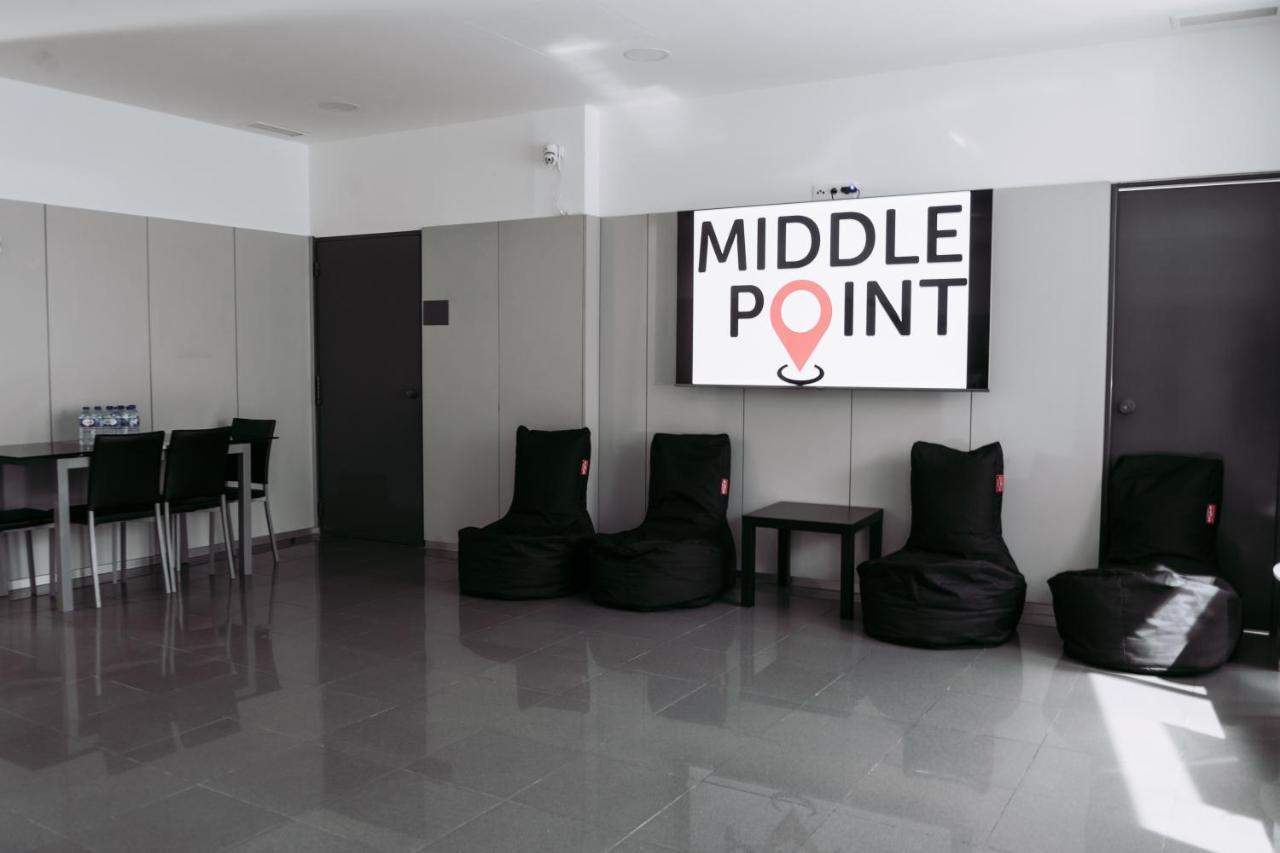 Хостел Middle Point Sardoal Экстерьер фото