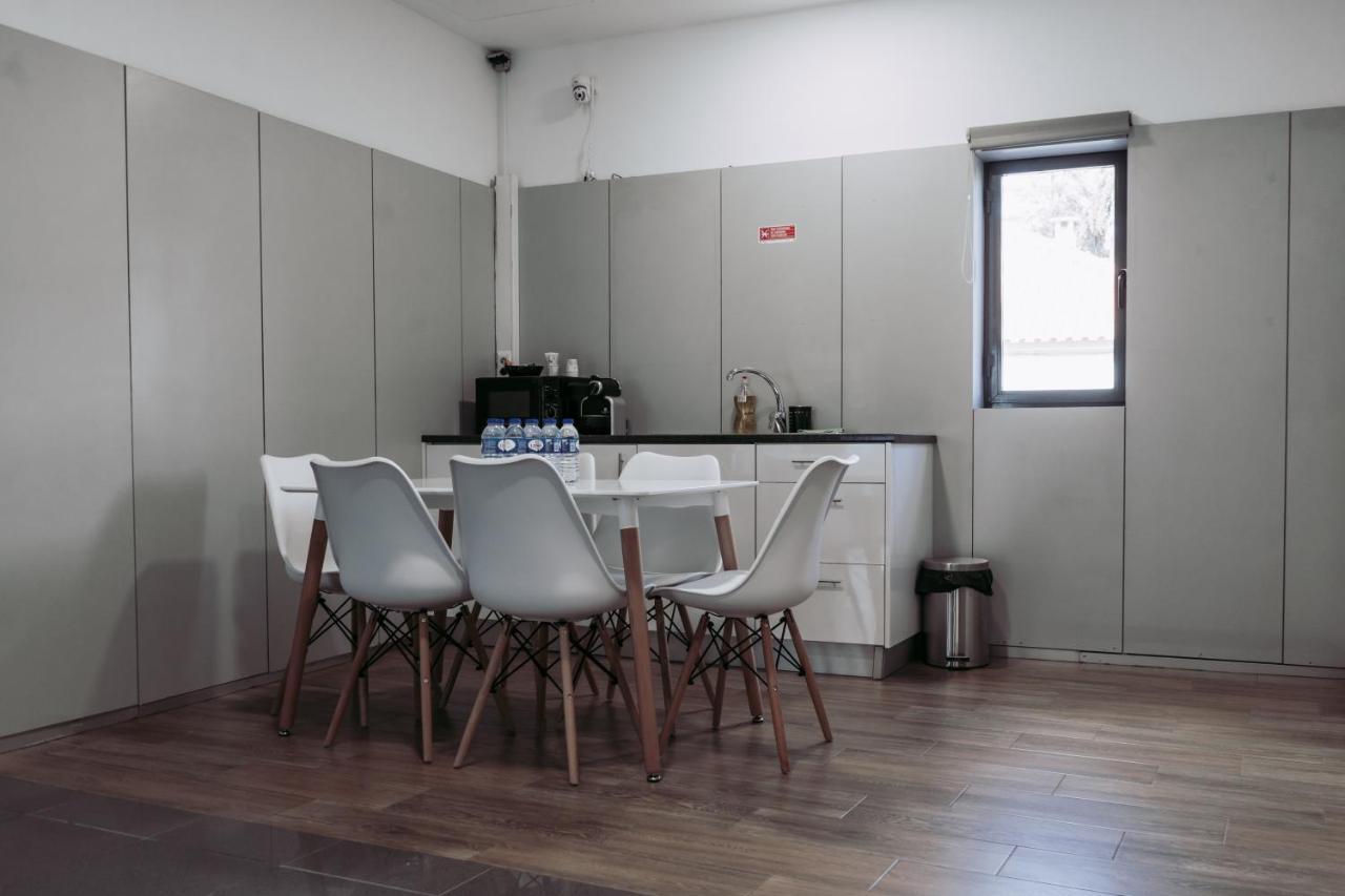 Хостел Middle Point Sardoal Экстерьер фото