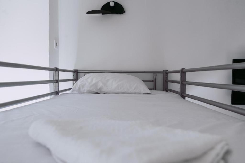 Хостел Middle Point Sardoal Экстерьер фото